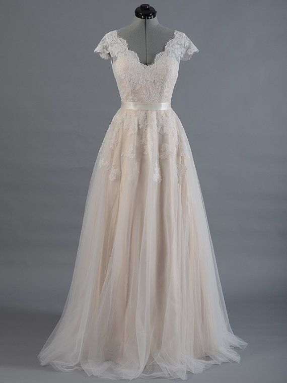 Cap Sleeve V-neck Tulle A-line Wedding Dress With Lace Appliqués