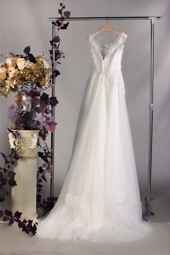 2015 High Quality Lace Wedding Dress, Bateau Neck Bridal Gown, Simple Wedding Gown, A-line Wedding Dress